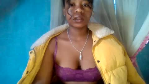 Snapshot of mayrah5 chatting on June 24, 6:12 am mayrah online show from June 24, 6:12 am