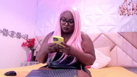 Snapshot of maystorm_ chatting on October 4, 3:04 am May online show from October 4, 3:04 am