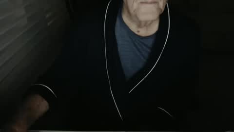 Snapshot of mbeastie chatting on January 8, 2:35 am Beastie online show from January 8, 2:35 am