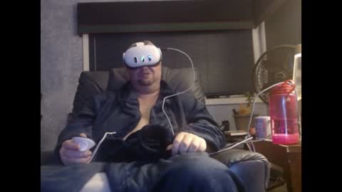 Snapshot of mckhero chatting on December 14, 12:11 am Sean online show from December 14, 12:11 am