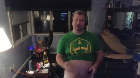 Snapshot of mckhero chatting on December 19, 11:39 am Sean online show from December 19, 11:39 am