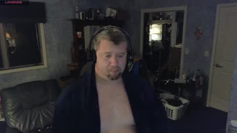 Snapshot of mckhero chatting on December 20, 9:43 am Sean online show from December 20, 9:43 am