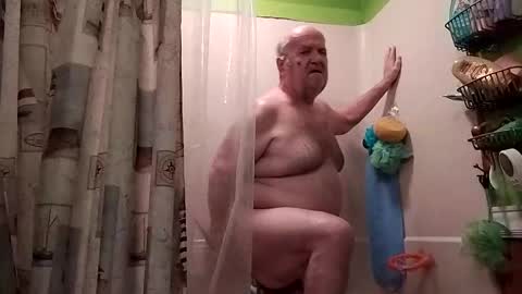 Snapshot of mcwire4 chatting on January 1, 12:43 am mcwire4 online show from January 1, 12:43 am