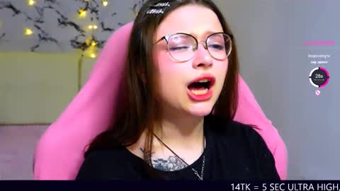 Snapshot of me_hanna chatting on March 9, 11:25 pm Hanna online show from March 9, 11:25 pm