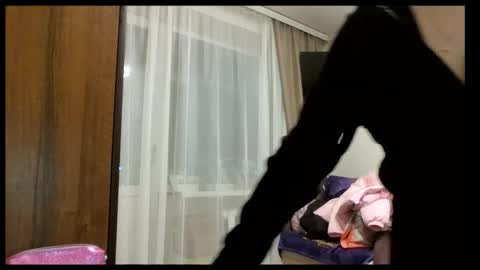 meadoweyes_ online show from December 4, 6:27 pm