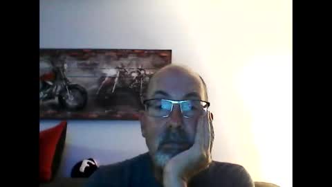 Snapshot of meathome3 chatting on October 8, 3:26 am me at home online show from October 8, 3:26 am