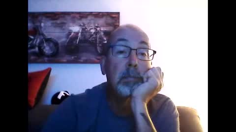 Snapshot of meathome3 chatting on October 13, 11:43 am me at home online show from October 13, 11:43 am