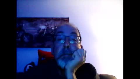 Snapshot of meathome3 chatting on December 20, 2:29 am me at home online show from December 20, 2:29 am
