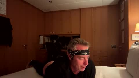 Meau Lest online show from October 31, 11:06 pm