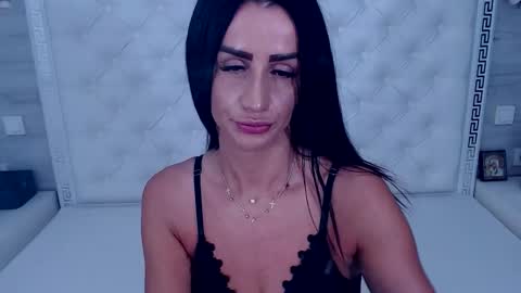 Snapshot of medeeabee chatting on September 20, 5:08 am Medeea Bee online show from September 20, 5:08 am