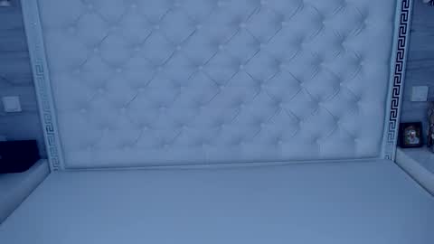 Snapshot of medeeabee chatting on October 4, 3:04 am Medeea Bee online show from October 4, 3:04 am