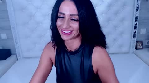 Snapshot of medeeabee chatting on November 21, 4:55 am Medeea Bee online show from November 21, 4:55 am