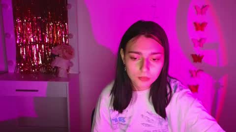 Snapshot of medina_andress chatting on March 9, 7:26 pm Dina online show from March 9, 7:26 pm