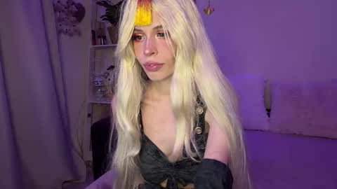 Nicole online show from March 4, 4:02 pm