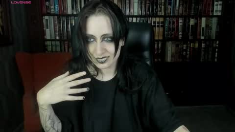 Snapshot of medusagorgona_ chatting on November 6, 7:48 pm Medusa online show from November 6, 7:48 pm