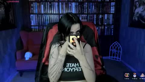 Snapshot of medusagorgona_ chatting on December 5, 6:55 am Medusa online show from December 5, 6:55 am