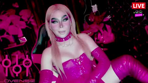 THE QUEEN ALPHA   Queen Medusa Prey online show from March 27, 11:15 pm