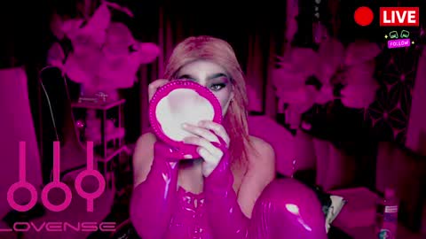 THE QUEEN ALPHA   Queen Medusa Prey online show from April 21, 2:56 pm