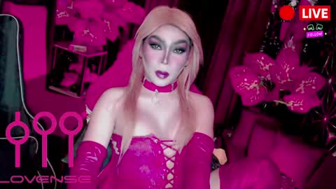 THE QUEEN ALPHA   Queen Medusa Prey online show from April 28, 7:46 am