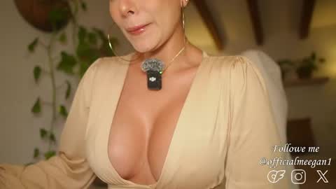 Andrea  online show from April 13, 2:00 pm