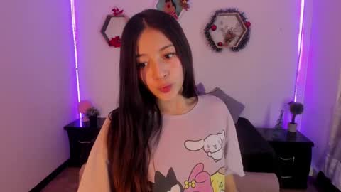 Snapshot of meelanny_ds chatting on December 23, 8:44 am   online show from December 23, 8:44 am