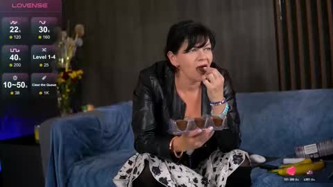 Snapshot of meenamoon chatting on October 25, 9:09 pm meenamoon online show from October 25, 9:09 pm