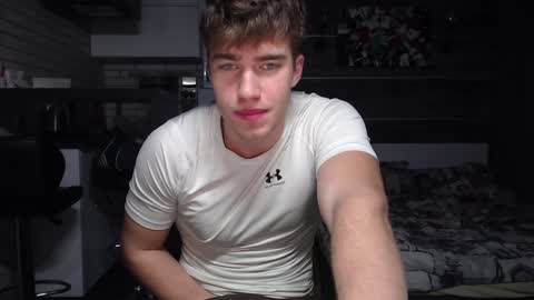 Snapshot of megamaxxxl chatting on December 16, 5:06 am Max online show from December 16, 5:06 am