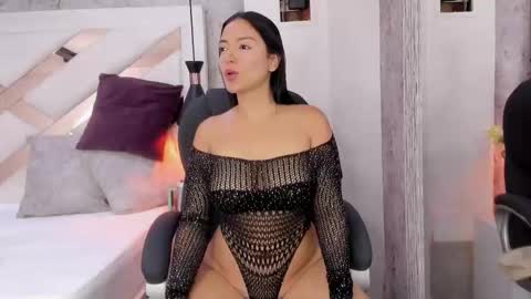 Snapshot of megan8_ chatting on December 1, 3:33 am Megan online show from December 1, 3:33 am