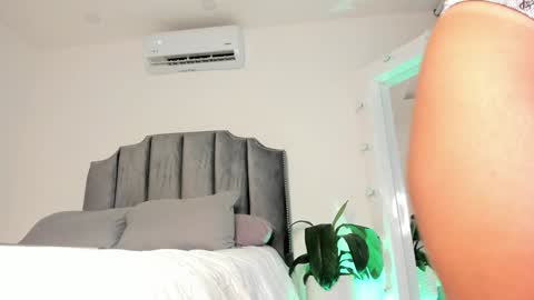 Snapshot of megan__88 chatting on January 19, 1:43 am megan online show from January 19, 1:43 am