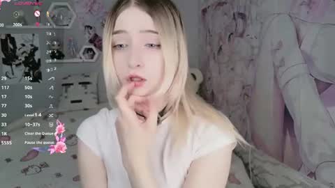 Snapshot of megan__ami chatting on June 25, 1:15 pm Megan online show from June 25, 1:15 pm