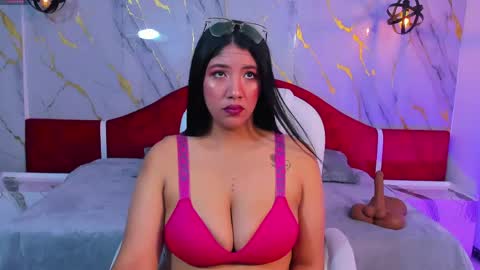 Snapshot of megan_bigboobs3 chatting on May 15, 6:31 am Megan online show from May 15, 6:31 am