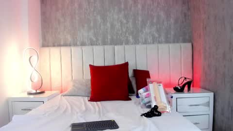 Carolina Paez online show from February 15, 9:37 pm