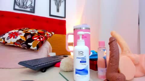 Snapshot of megan_fox_22 chatting on February 14, 6:23 am Megan online show from February 14, 6:23 am