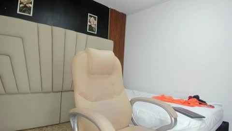 Snapshot of megan_hally chatting on October 10, 2:54 am Megan online show from October 10, 2:54 am