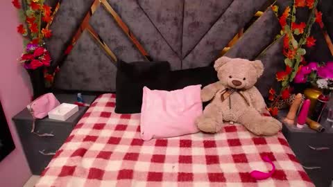 megan_latinn online show from January 14, 4:07 am