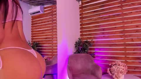 megan_raiin online show from November 5, 9:20 am