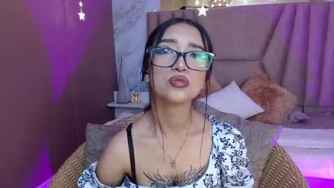 Snapshot of megan_saint chatting on May 18, 2:01 pm megan_saint online show from May 18, 2:01 pm