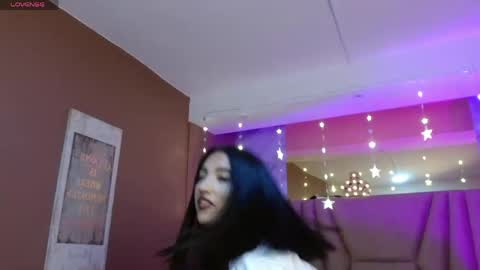 Snapshot of megan_saint chatting on June 1, 1:24 pm megan_saint online show from June 1, 1:24 pm