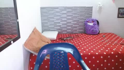 Snapshot of megan_scottt2 chatting on April 4, 1:37 am megan online show from April 4, 1:37 am