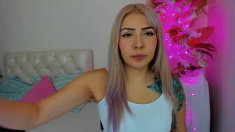 Snapshot of megan_sexrose chatting on January 4, 12:16 am Megan rose online show from January 4, 12:16 am