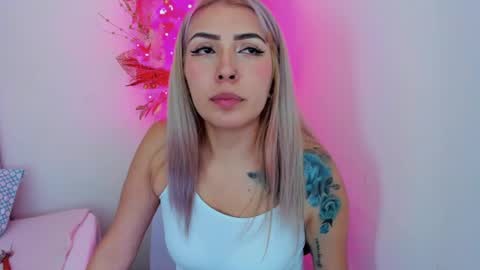 Snapshot of megan_sexrose chatting on January 4, 3:18 am Megan rose online show from January 4, 3:18 am