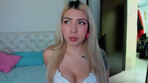 Snapshot of megan_sexrose chatting on March 12, 10:17 pm Megan rose online show from March 12, 10:17 pm