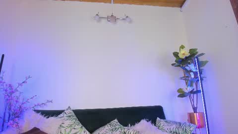 Snapshot of megan_shyne chatting on June 22, 4:53 am megan_shyne online show from June 22, 4:53 am
