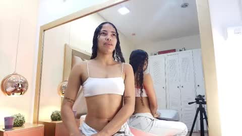 Snapshot of megan_siner chatting on October 25, 12:13 pm Megan Siner online show from October 25, 12:13 pm