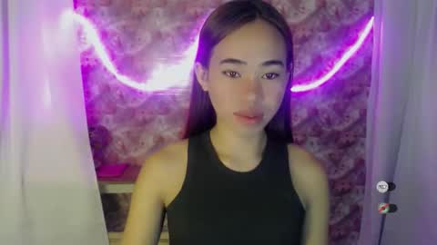 Snapshot of megan_younng chatting on March 18, 1:36 pm MEGAN online show from March 18, 1:36 pm