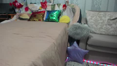 Nicki--------- Welcome to my Room online show from January 31, 7:50 am