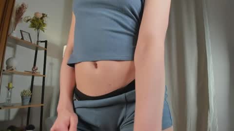 Snapshot of meganhenns chatting on May 11, 4:04 pm Elly online show from May 11, 4:04 pm