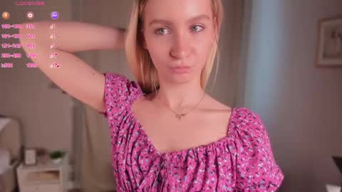 Snapshot of meganhenns chatting on June 6, 12:54 pm Elly online show from June 6, 12:54 pm