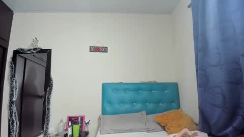 Snapshot of meganhotxx2 chatting on December 14, 4:56 am megan        online show from December 14, 4:56 am