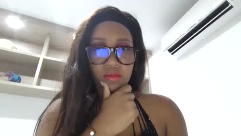 Snapshot of meganhotxx2 chatting on January 16, 6:46 am megan        online show from January 16, 6:46 am